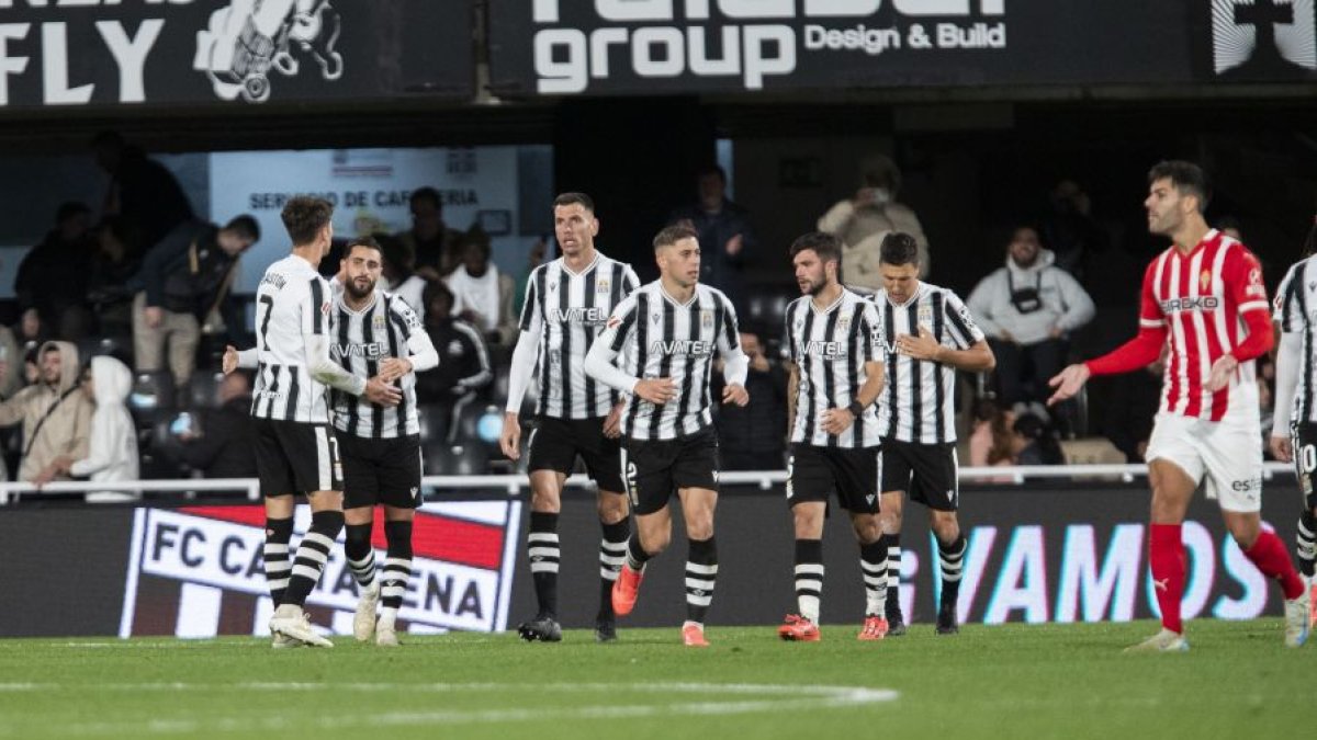 La victoria del Cartagena favorece al Almería.