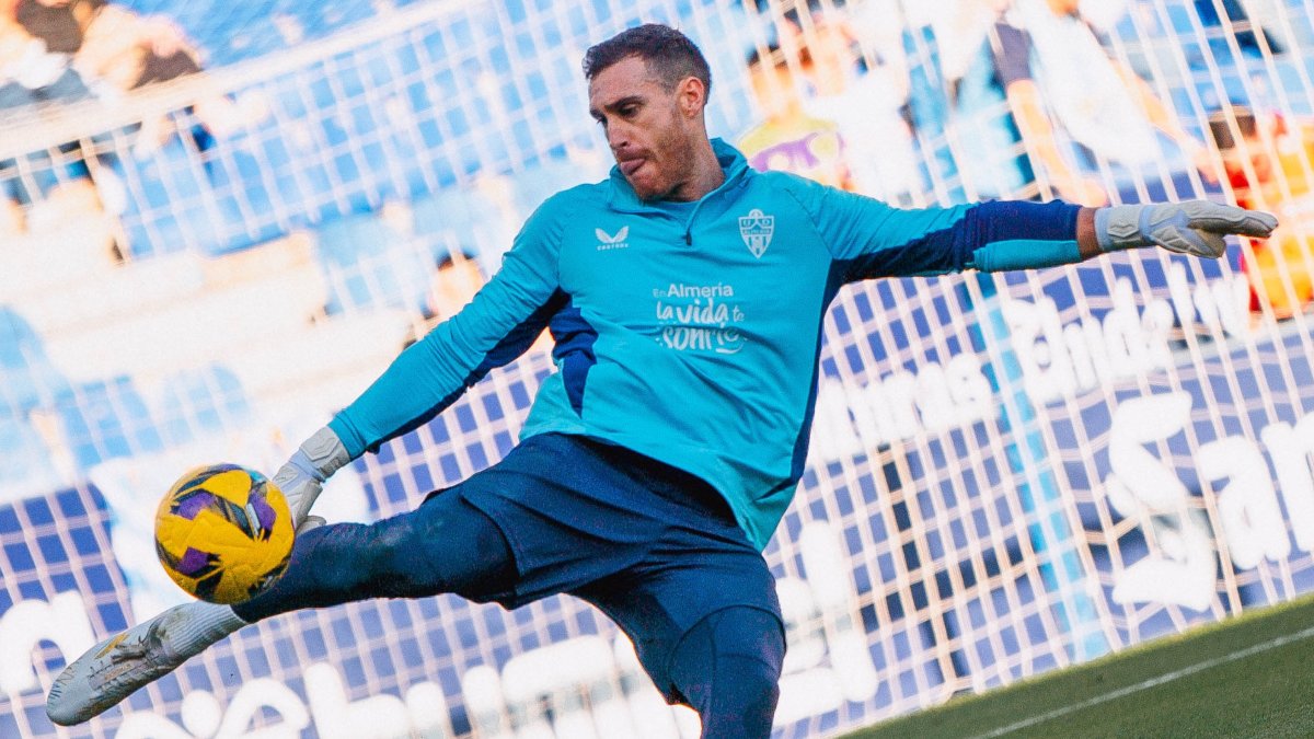 Fernando en el calentamiento del choque de la pasada jornada frente al Málaga.