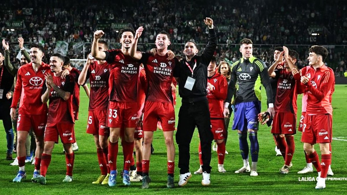 Celebración de la victoria en El Sardinero.