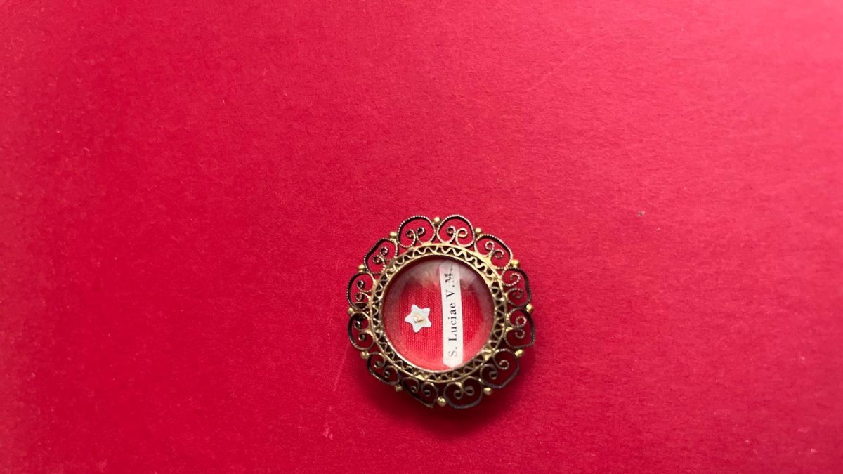 Reliquia ósea de Santa Lucía que ha recibido el Santuario del Saliente.