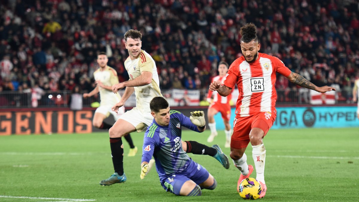 El delantero del Almería lleva 12 goles en 19 jornadas.