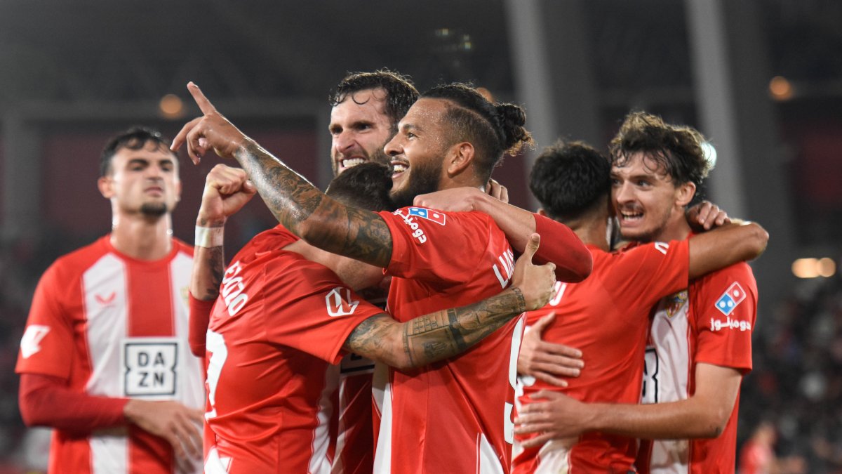 El Almería es una alegría gracias a la espectacular racha de diez jornadas seguidas sin conocer la derrota.