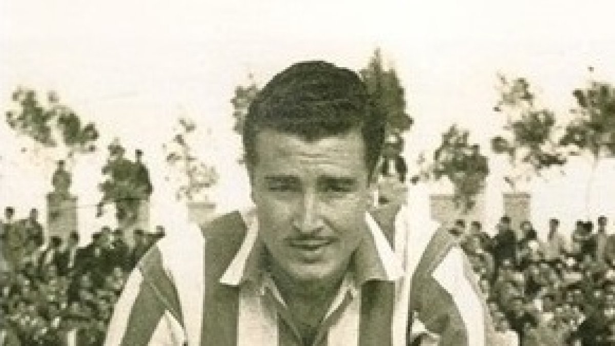 Durante diez largos años llevó el número 11 en la camiseta del Almería.