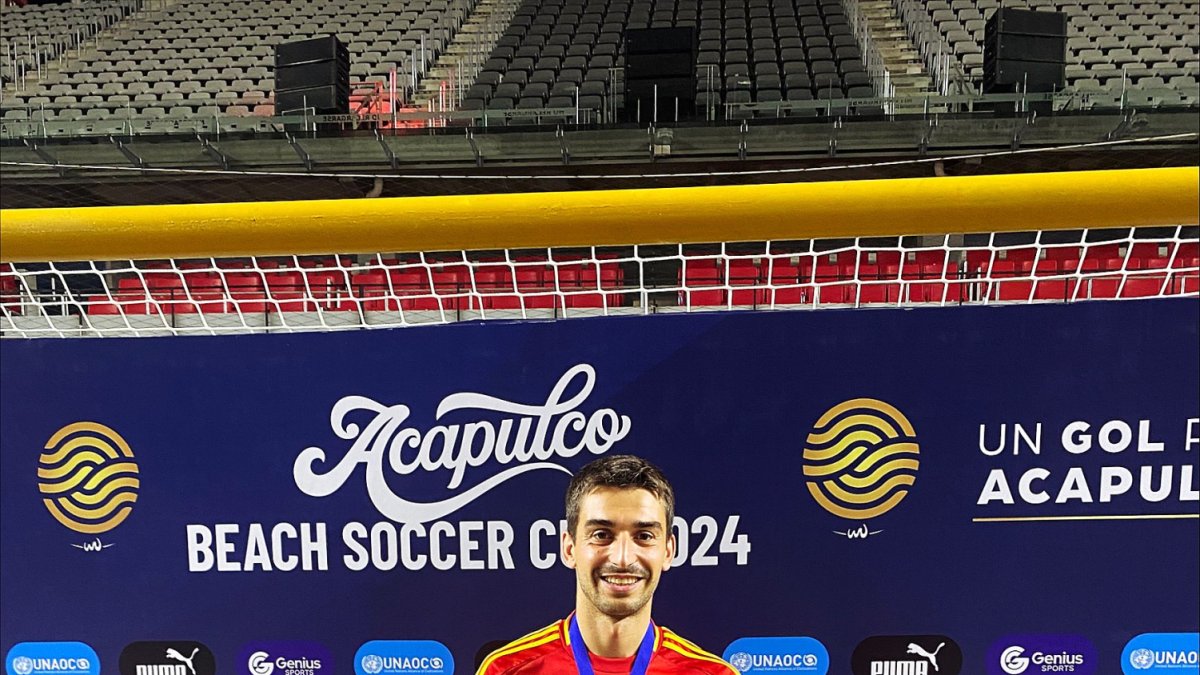 El almeriense con el título de campeón.