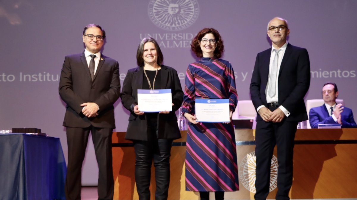 José J. Céspedes, rector de la UAL, junto a los homenajeados.