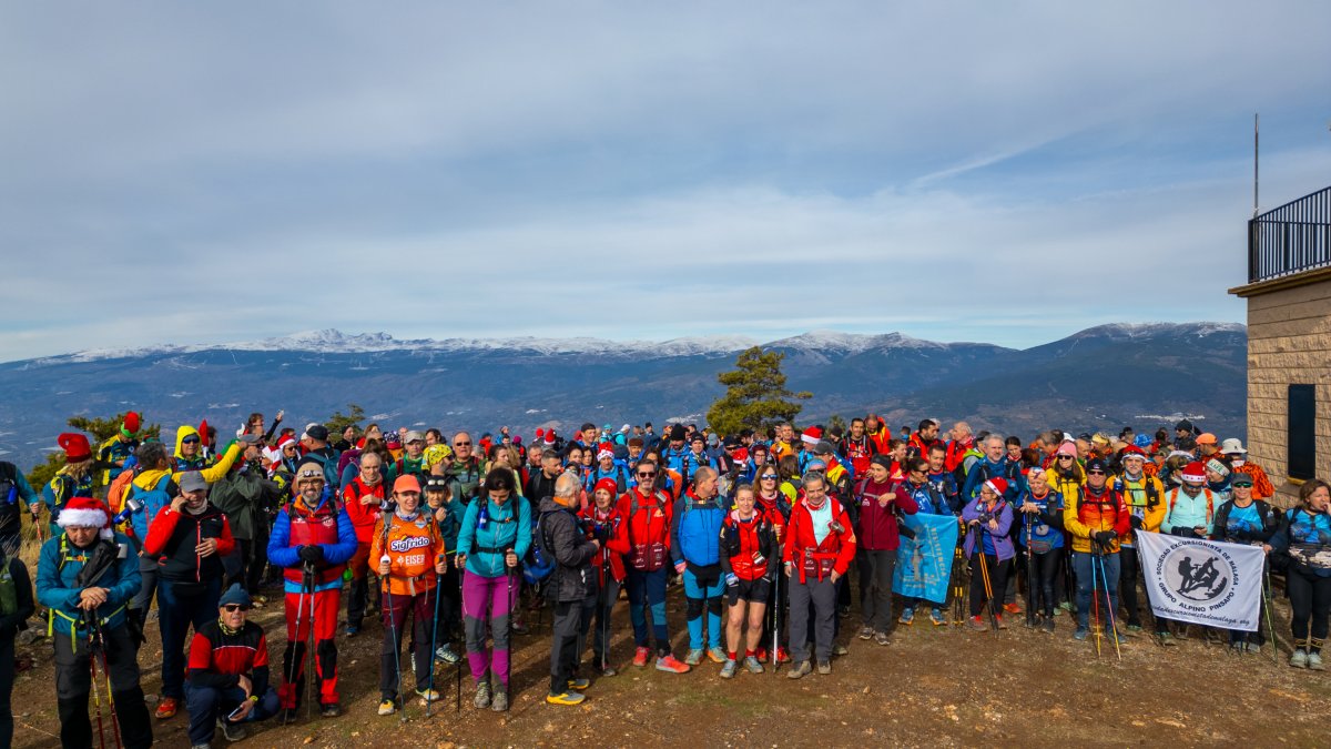 Foto de grupo en el mirador de Julio Verne, sierra de Gádor (1585 m altitud).