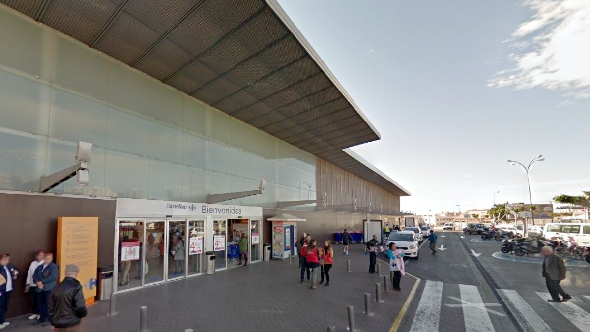 Imagen del Carrefour en la Avenida del Mediterráneo.
