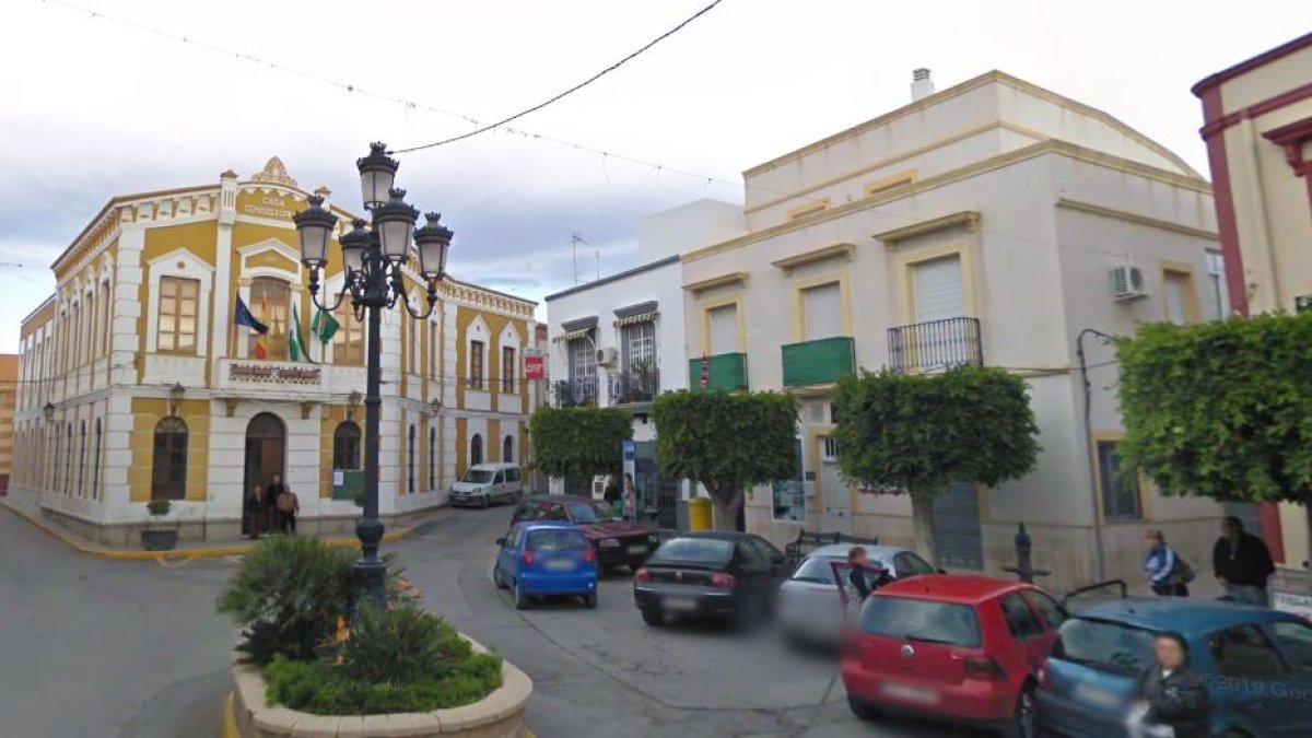 Plaza del Ayuntamiento de Pechina. Lugar donde se ha producido el tiroteo.