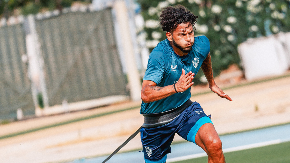 Luis Suárez parece estar bien amarrado al Almería pero...