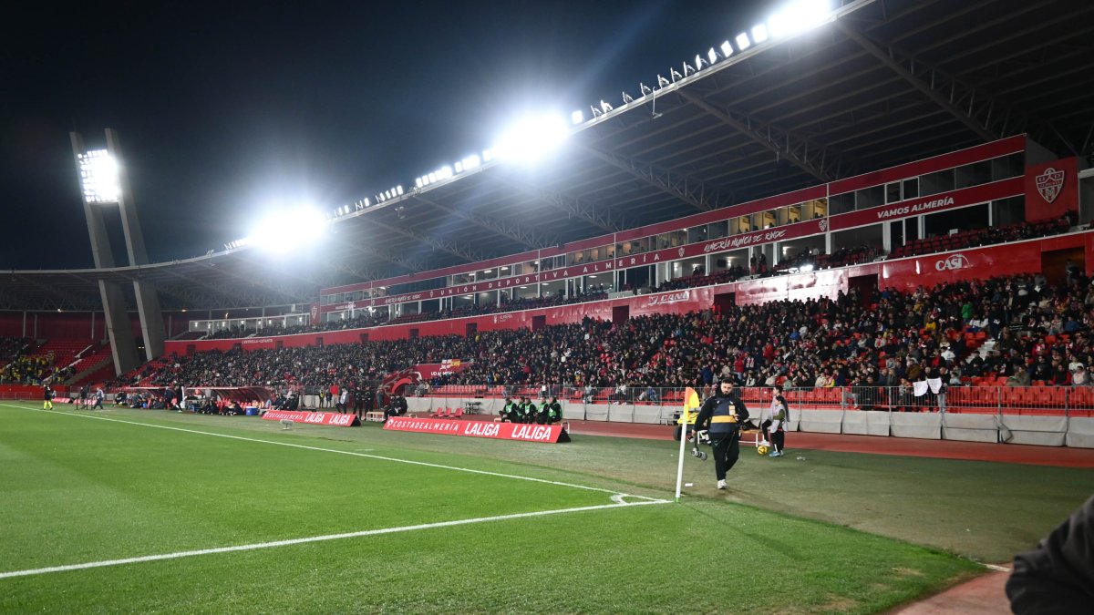La grada de Tribuna del Estadio de los Juegos Mediterráneos en el partido ante el Cádiz.