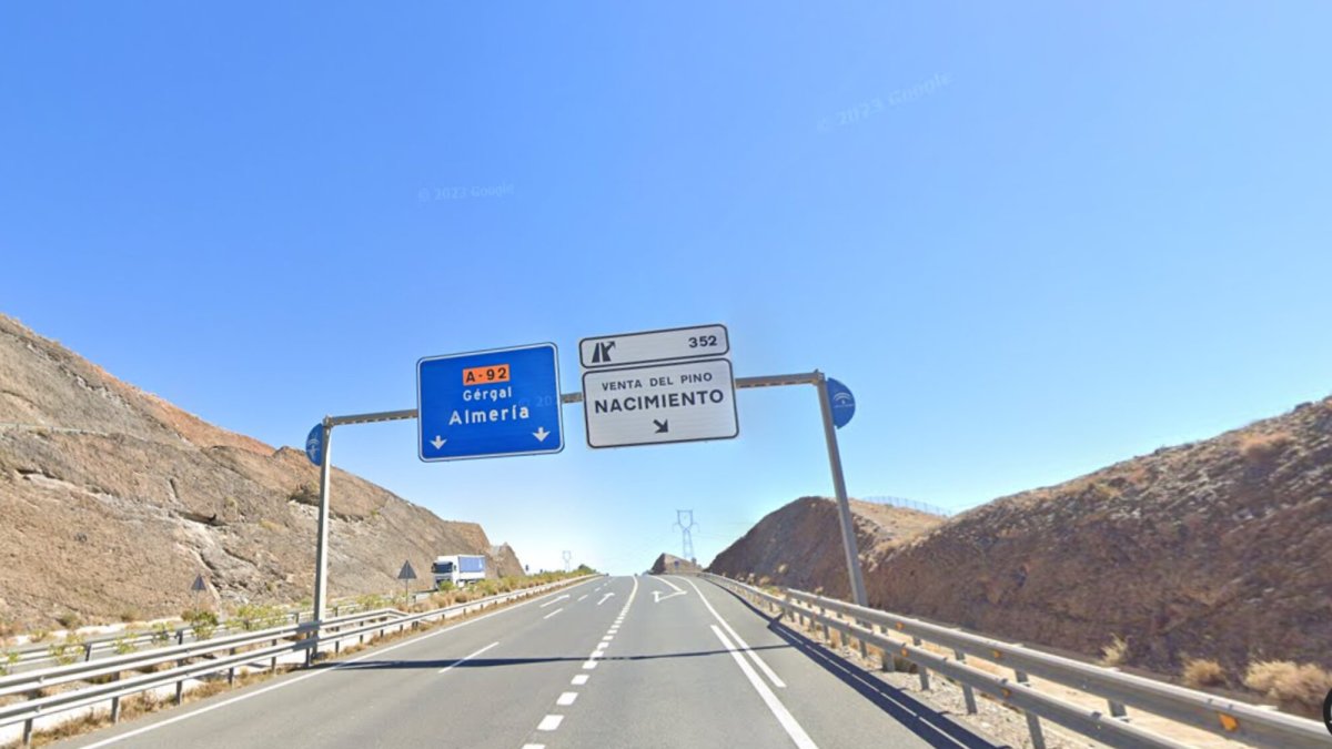 El accidente se ha producido a la altura de la salida de Nacimiento en la A92.