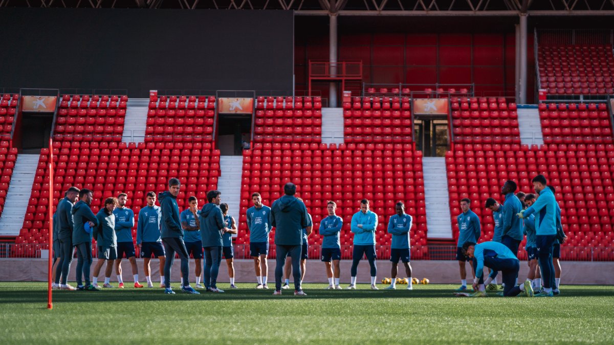 La plantilla del Almería 24-25 vale una pasta y con un valor de mercado muy alto.