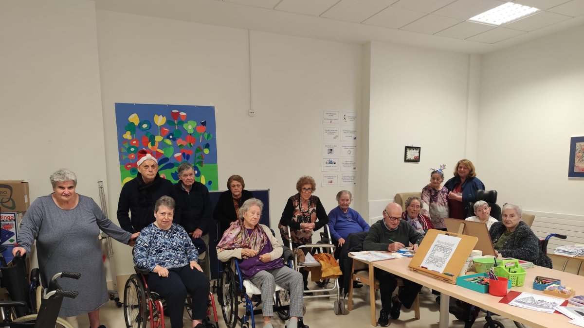Usuarios de la Residencia de Mayores 'El Zapillo' durante esta Navidad.