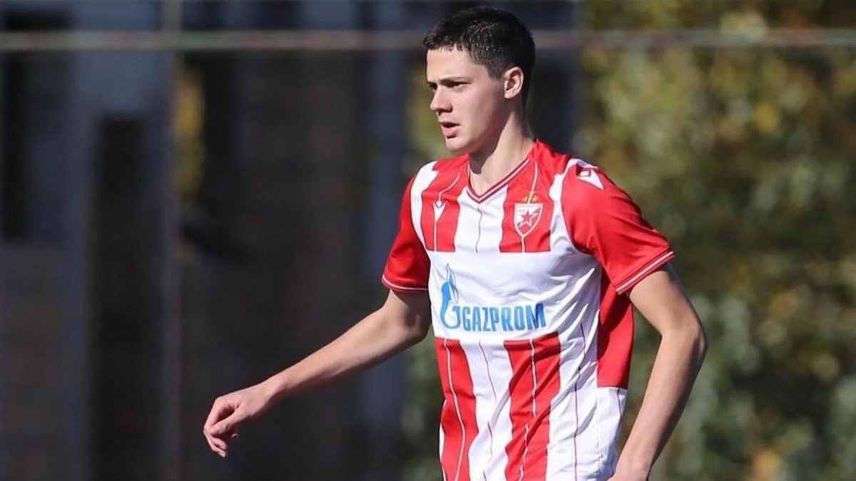 Stefan Lekovic espera noticias desde Belgrado.