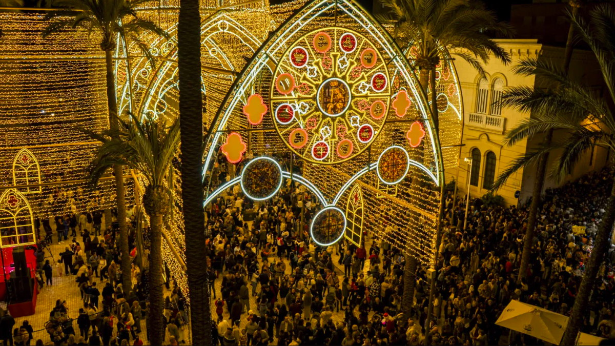 La Plaza de la Catedral durante el encendido de luces navideñas. Fotografía de G. N. Yacuzzi.