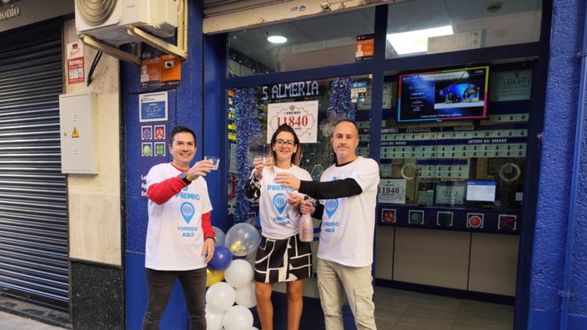 Imagen de alegría del pasado día 22 en la administración ubicada en la calle Doctor Barraquer.