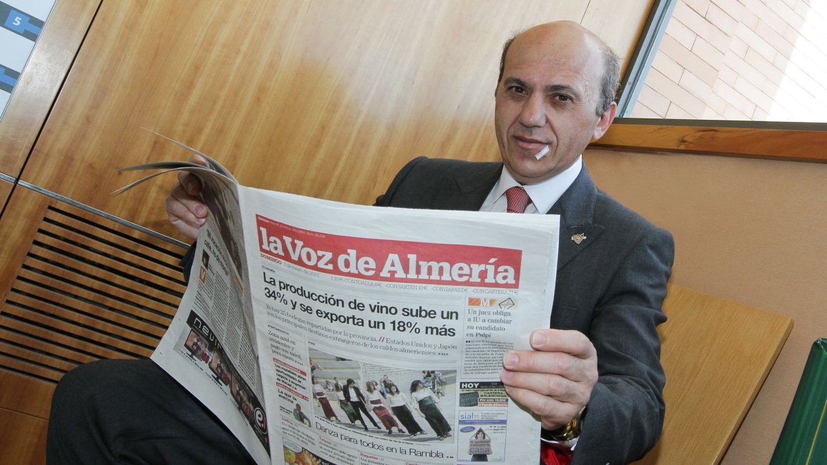 José María del Nido se sintió como en casa en la redacción de LA VOZ de Almería.