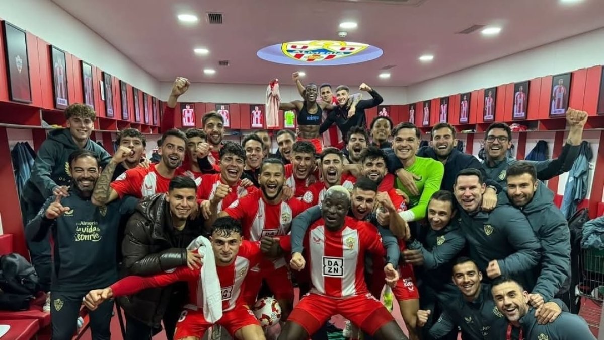 La foto de la última celebración del Almería tras eliminar al Sevilla en la Copa del Rey.