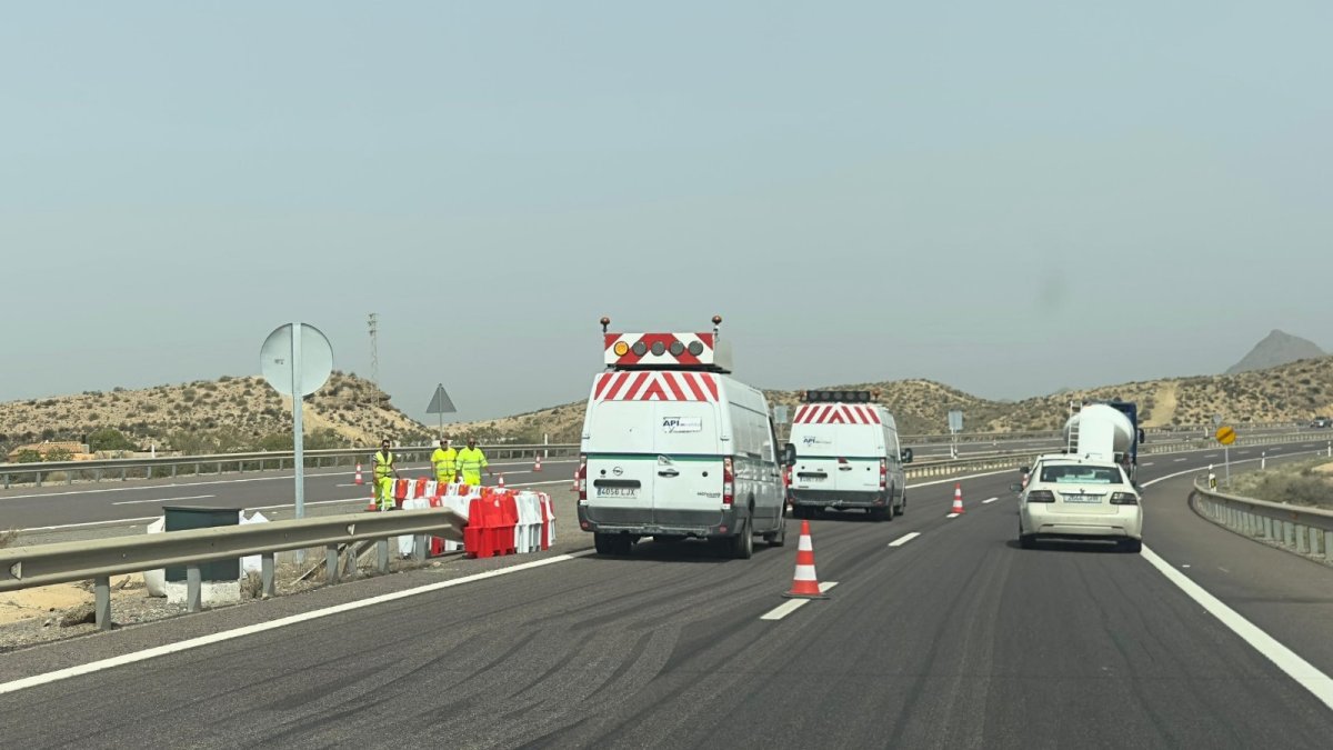 Obras en la Autovía de Viator (A92).