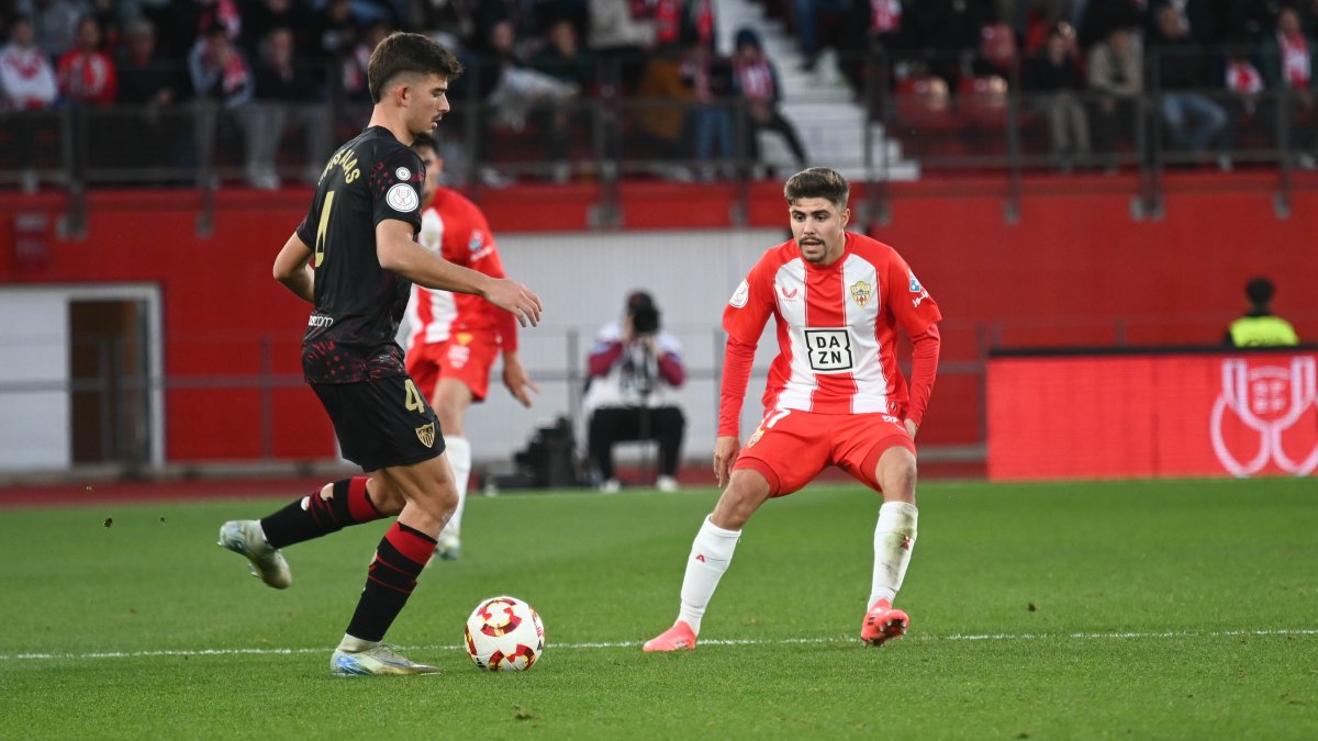 Pozo en el partido en el Estadio de los Juegos Mediterráneos ante el Sevilla.