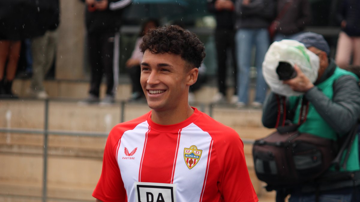 Valen sonriendo antes de comenzar el encuentro ante el San Fernando. JESÚS SÁNCHEZ PHOTO