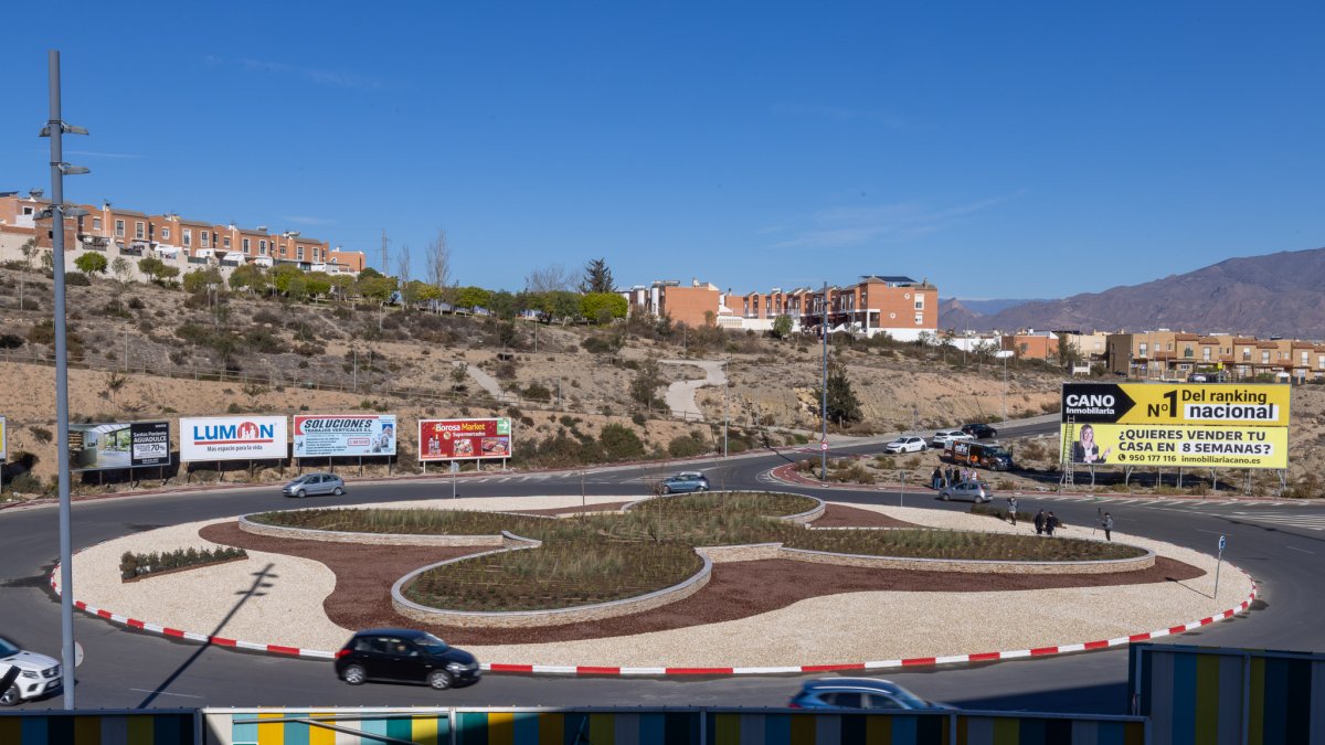 Así luce la nueva rotonda cercana al Centro Comercial Torrecárdenas.