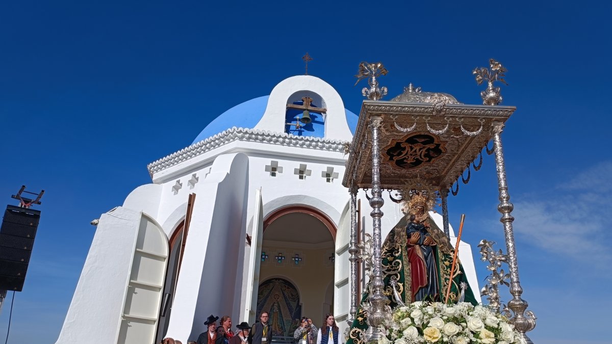 Llegada de la imagen de la Virgen del Mar a la ermita de Torregarcía en enero de 2024.