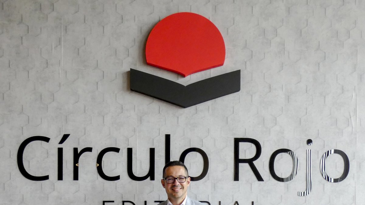 Alberto Cerezuela en la Editorial Círculo Rojo.