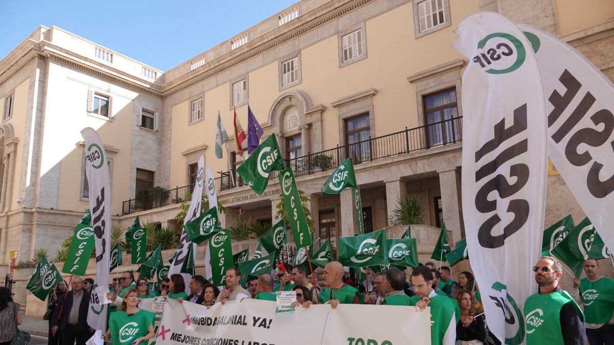 Protesta de CSIF en la Subdelegación.