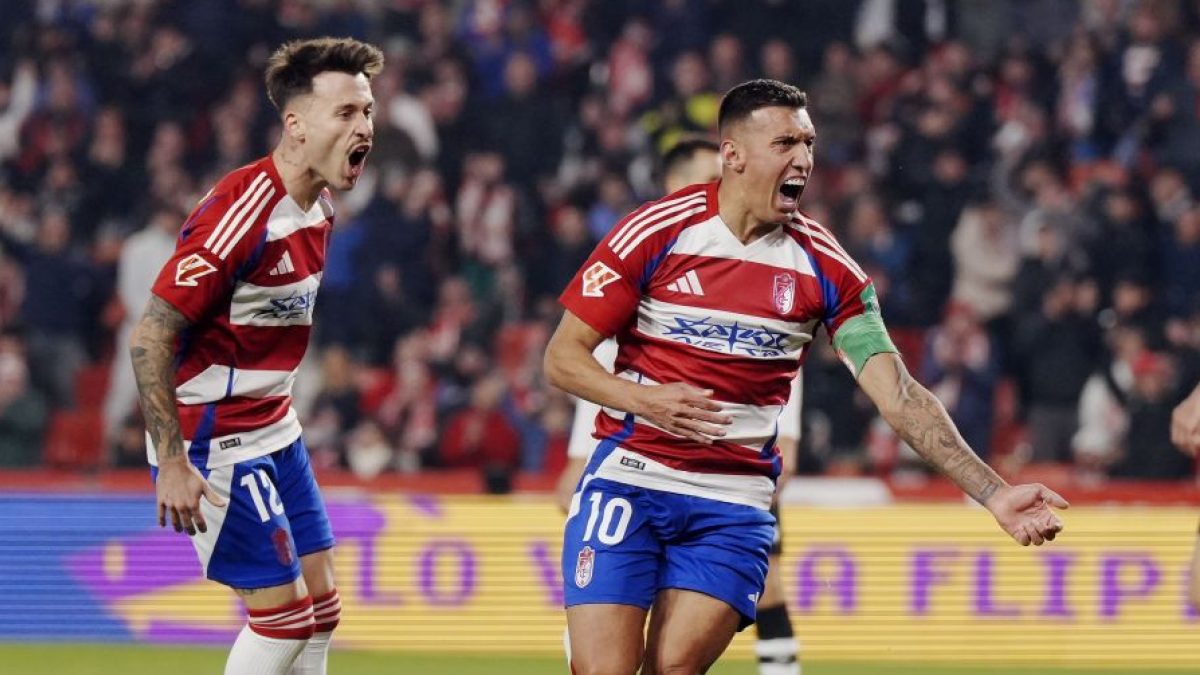 Myrto Uzuni celebrando un con el Granada, eran otros tiempos.