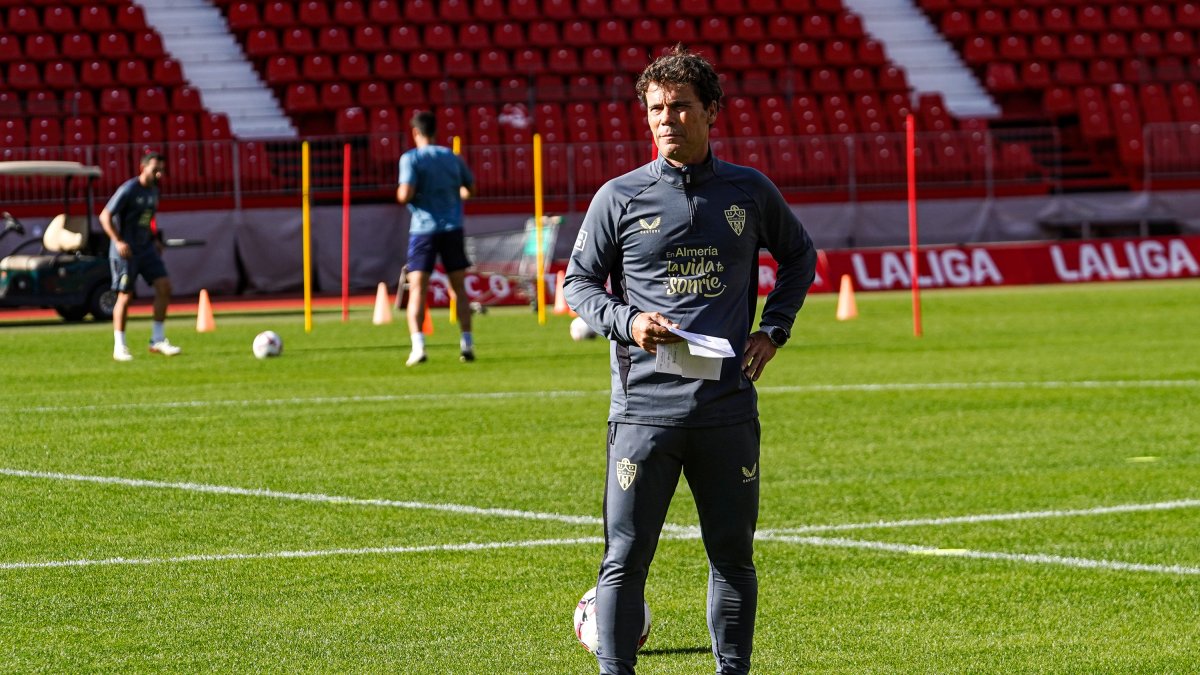Rubi, entrenador del Almería, en el Estadio de los Juegos Mediterráneos.