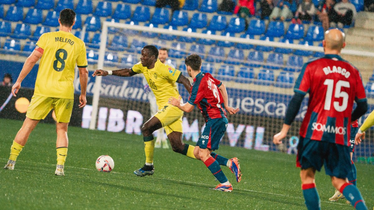 En la primera vuelta el Almería rescató un punto en el tramo final con los goles de Sergio Arribas y Álex Centelles.