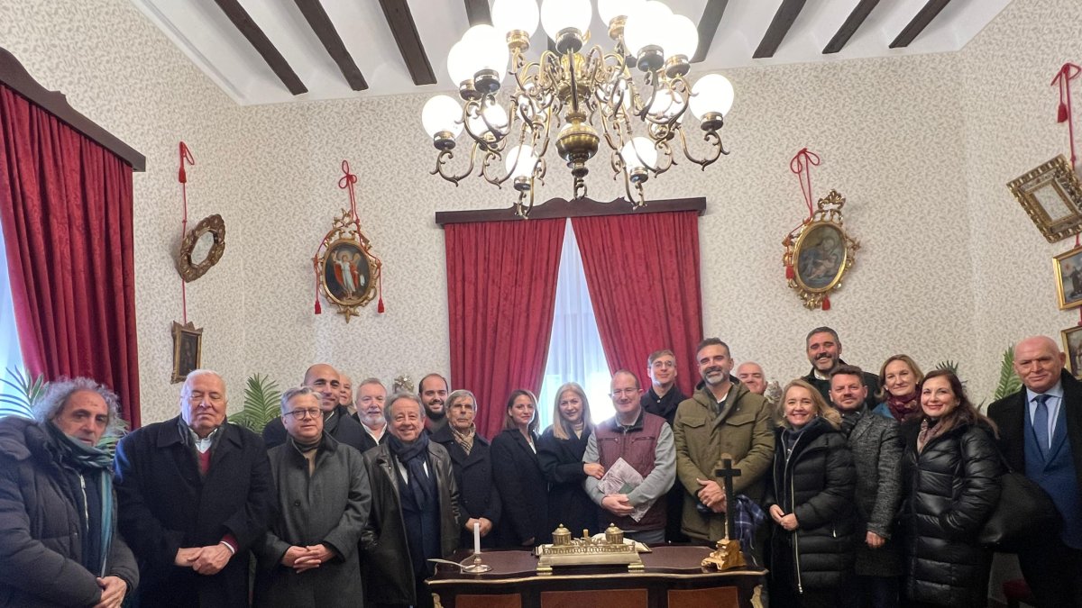 Foto de familia de la visita al Santuario del Saliente.