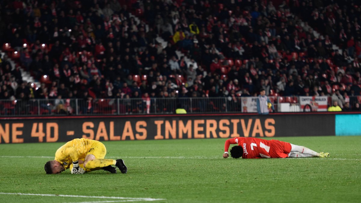 El Almería se estrelló contra el portero del Huesca.