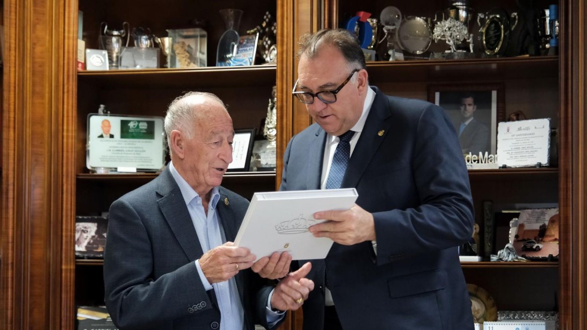 el Consejero de Turismo en su última visita a Roquetas.