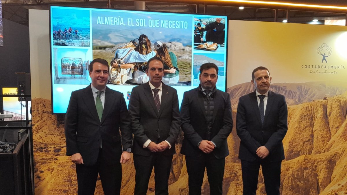 Autoridades durante la presentación de los proyectos.