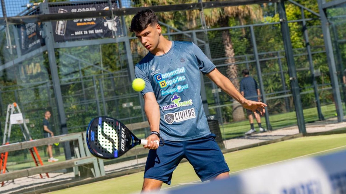 José Manuel da un paso más en su carrera deportiva y compartirá pista con Kike Martos.