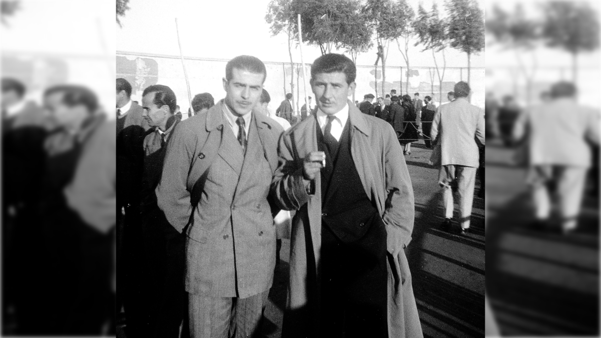 El querido Fernando Díaz con un amigo, con su traje de los domingos en un partido en el estadio de la Falange.