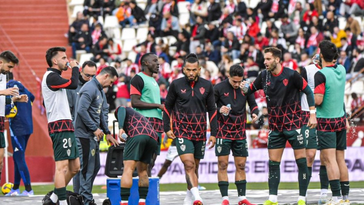 Un partido torcido en Albacete desde el calentamiento.
