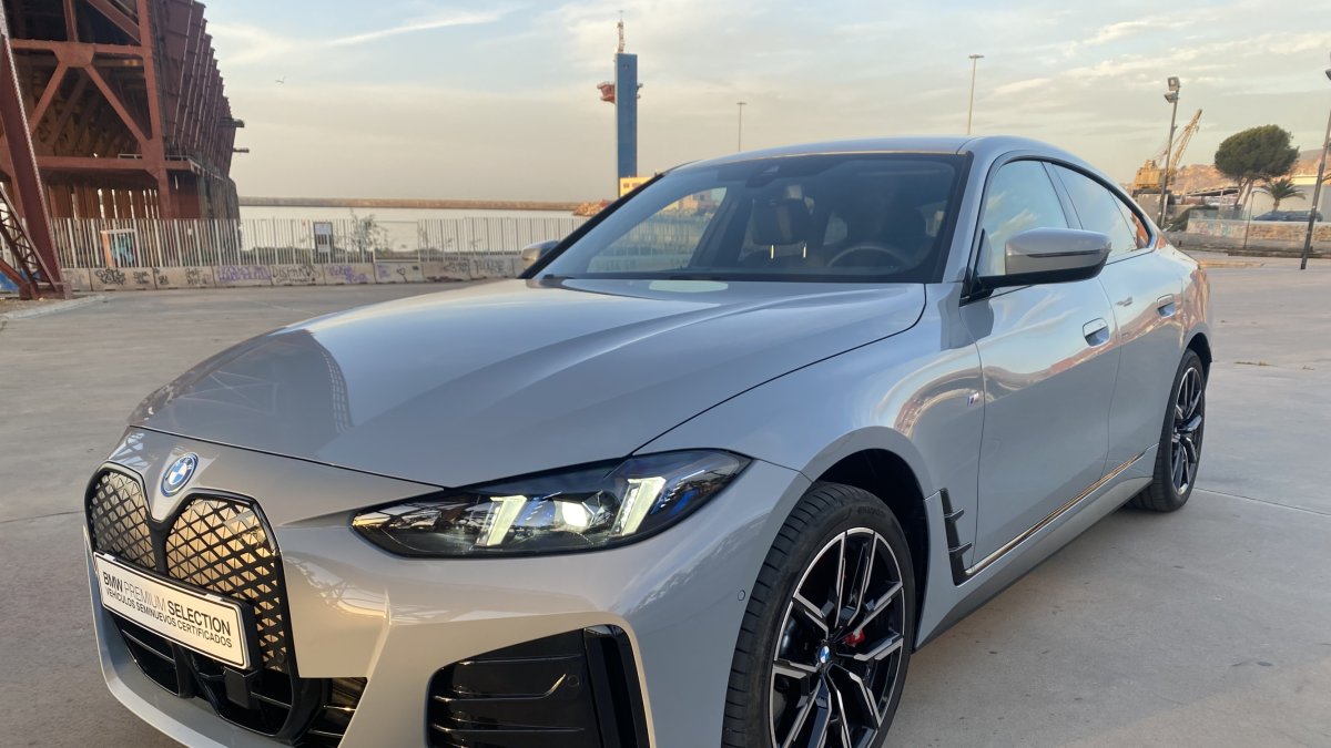 Así es la impresionante berlina 100% eléctrica de BMW fotografiada junto a la ballena de Gabriel