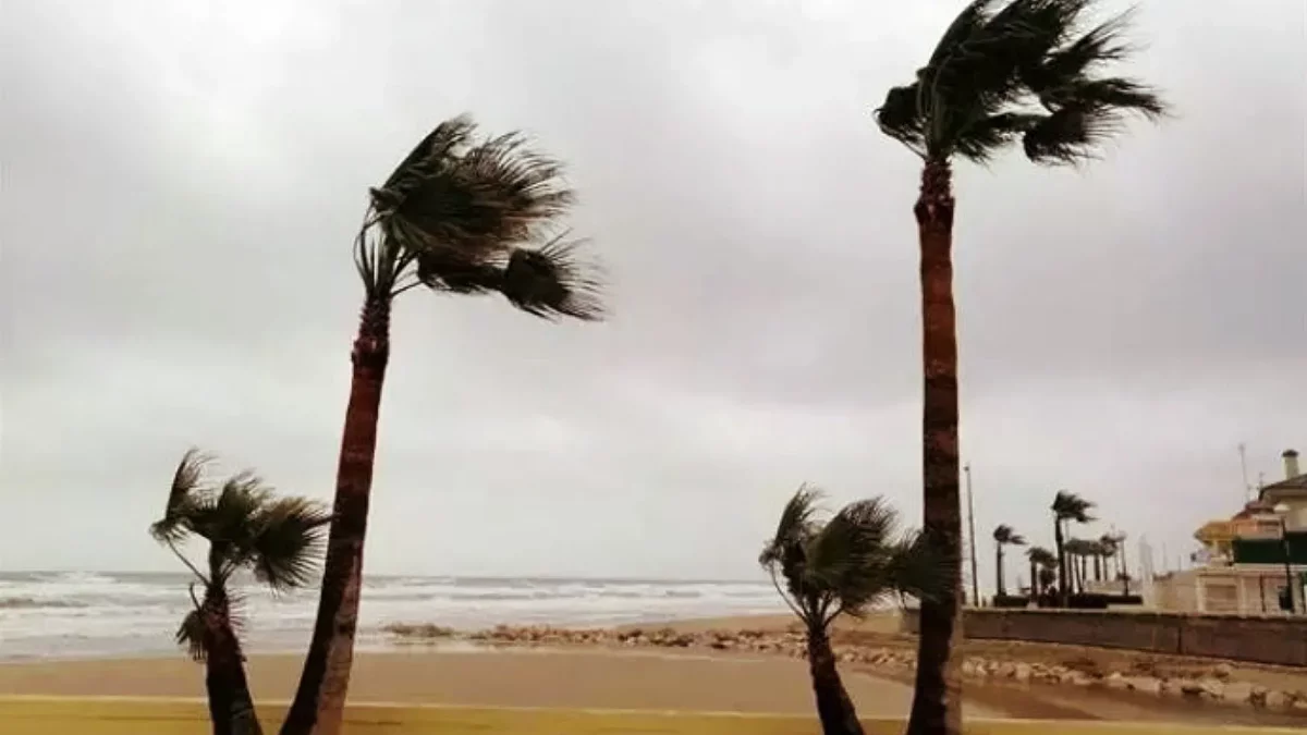 Imagen de archivo de una jornada de viento en Almería.