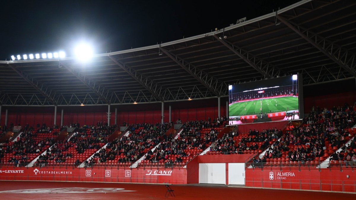 El Almería-Huesca ha sido el partido de menor presencia de aficionados por el día y la hora.