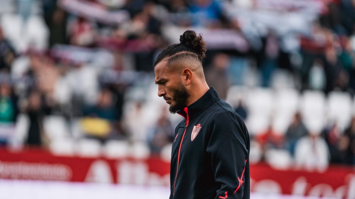 El delantero colombiano, pensativo en el Carlos Belmonte de Albacete.