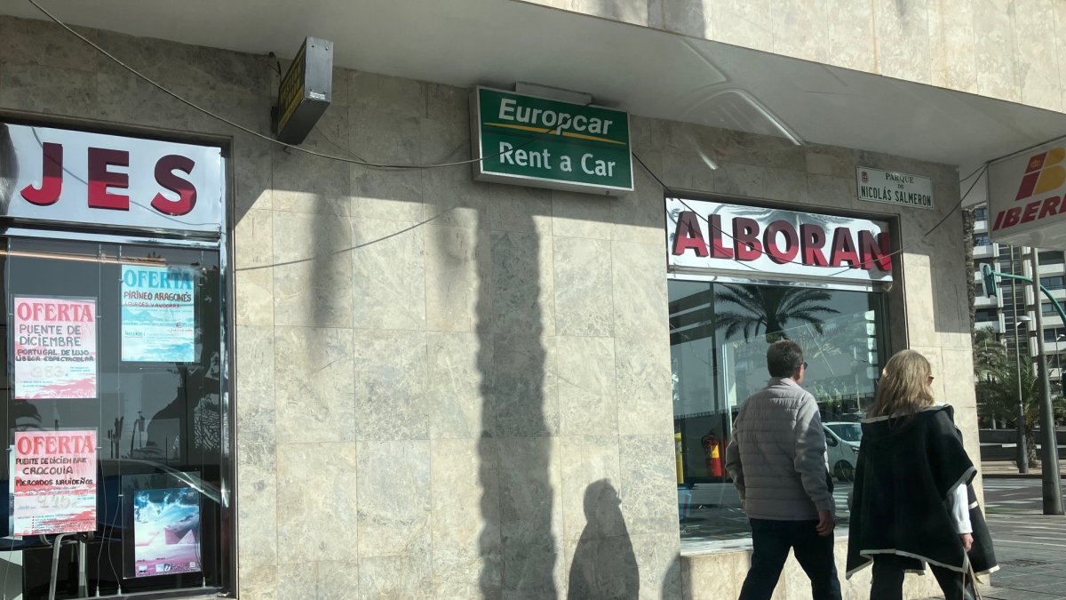 La agencia de viajes está cerrada desde finales de noviembre.