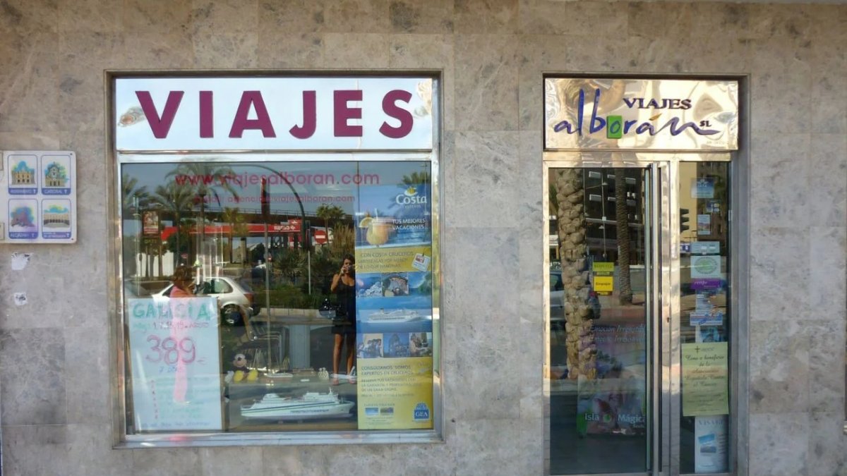 La agencia Viajes Alborán cerrada desde finales de noviembre.