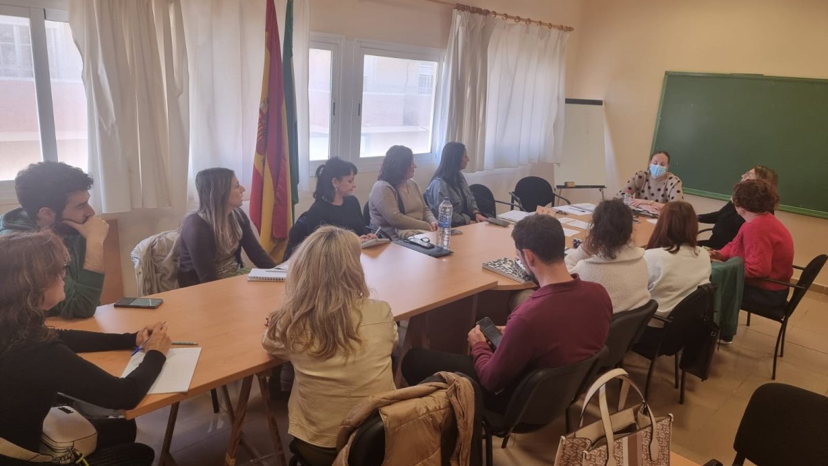 Un momento de la reunión entre Ayuntamiento y centros.