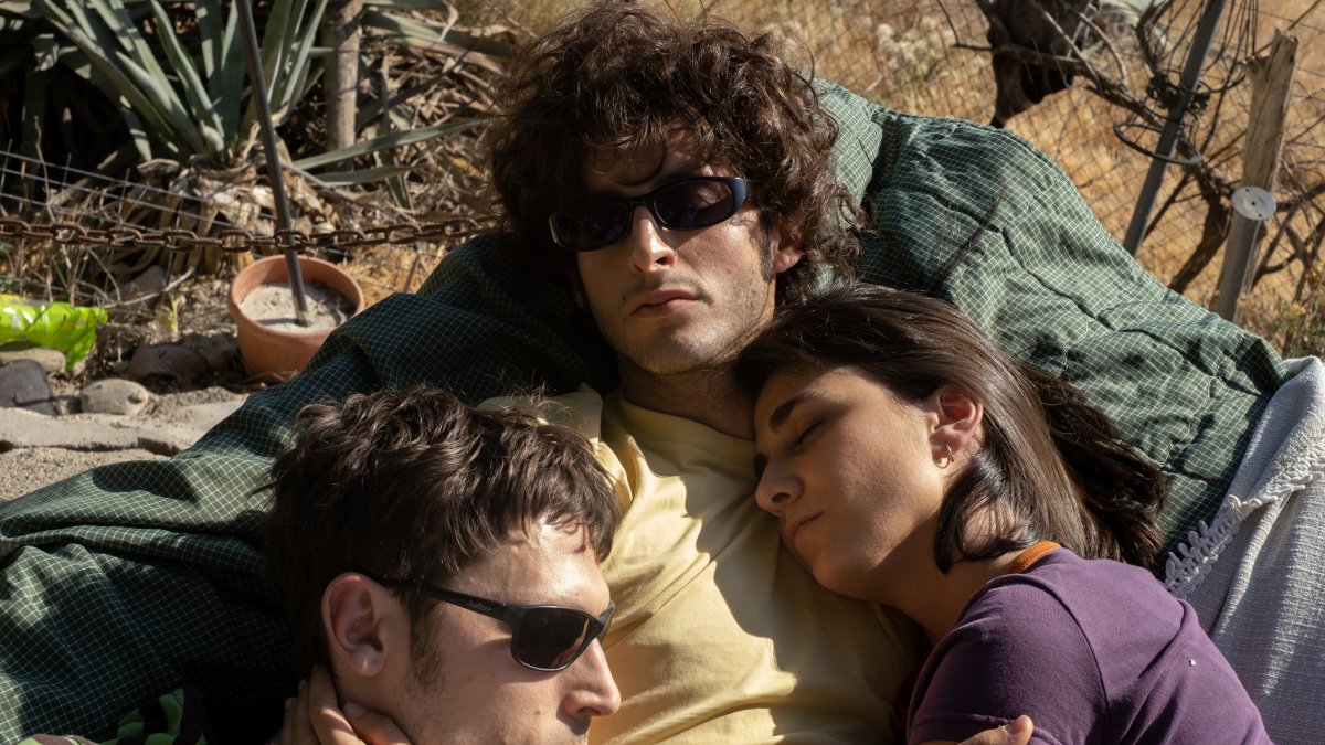 Cristalino, Daniel Ibáñez y Stéphanie Magnin en ‘Segundo premio’. Foto: BTeam.