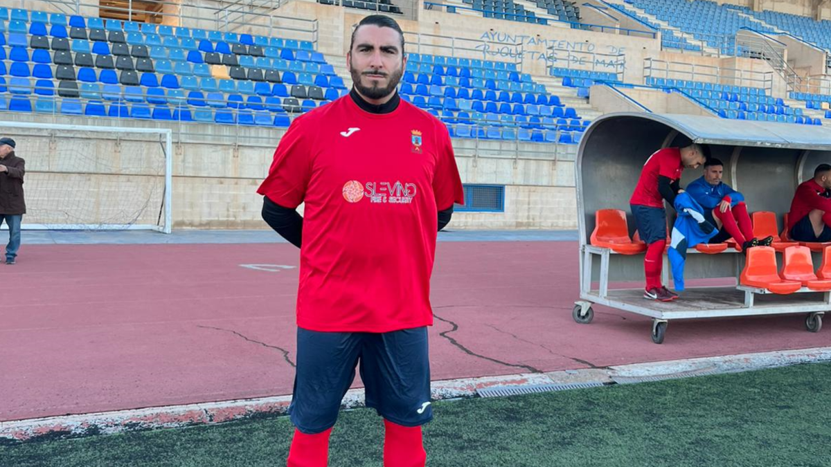 Chico Flores ha vuelto a saborear el triunfo como futbolista gracias al Roquetas.