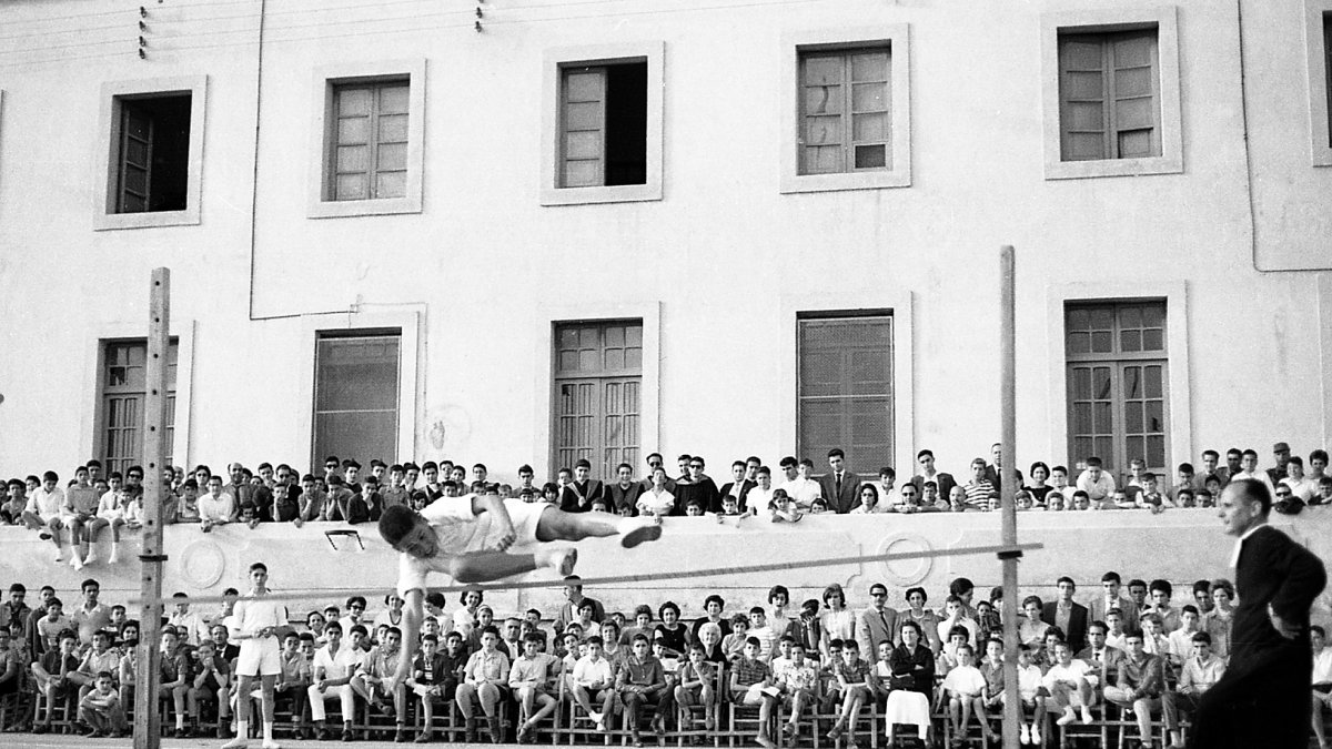 El colegio de la Salle fue un adelantado en cuestiones de gimnasia. De su patio salieron buenos atletas y grandes equipos de fútbol y baloncesto.