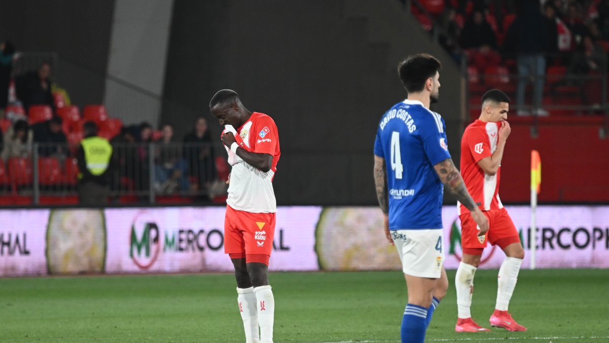 Lopy se lamenta en el partido del sábado ante el Oviedo.
